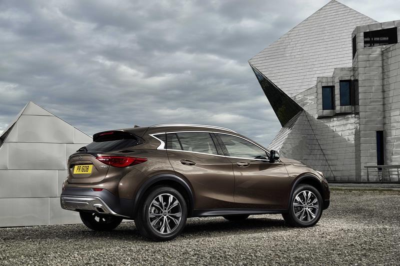 infiniti-qx30-debuts-in-la-looks-like-a-jacked-up-hatchback-photo-gallery_2