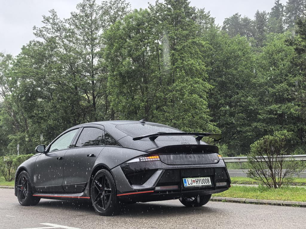 Hyundai Ioniq 6 in Ioniq 6 N prihajata na slovenske ceste